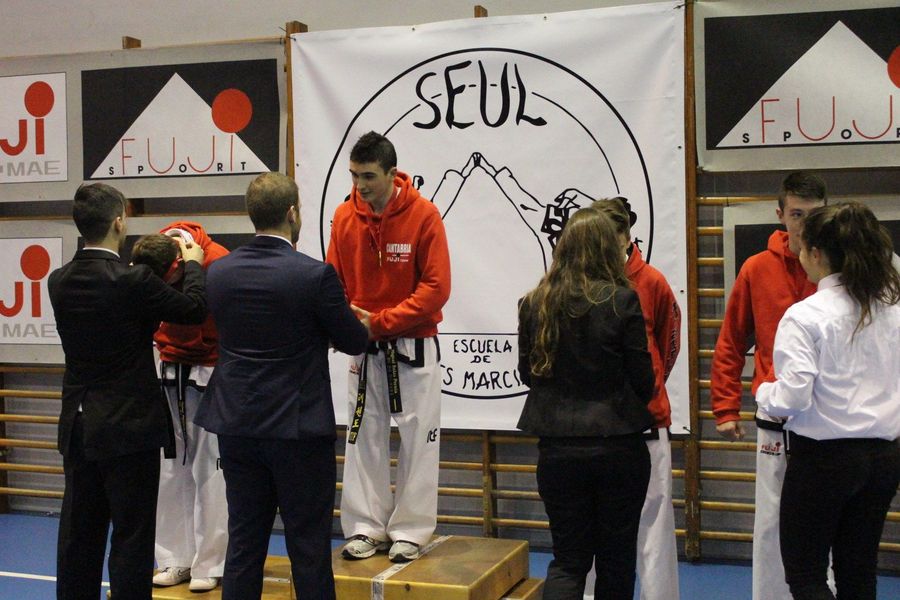 22-11-14 Entrega Medallas May (3).jpg
